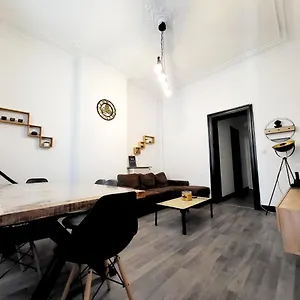 Séjour chez l'habitant Chambre Pivée En Plein Centre De