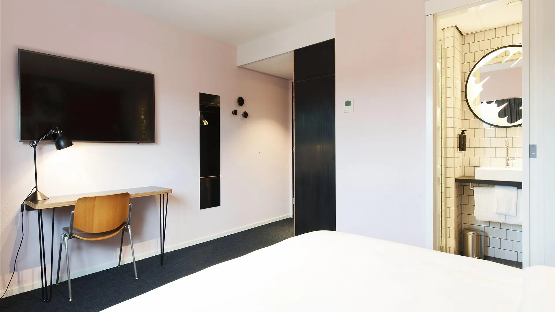 Conscious Hotel The Tire Station Amsterdam